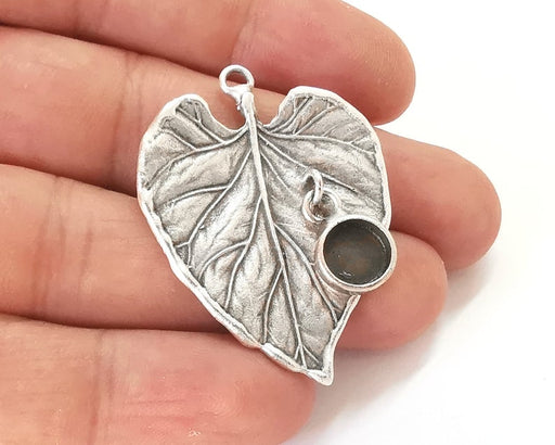 Leaf charm with round dangle cup bezel blank Antique silver plated brass charm (45x33mm) G25916
