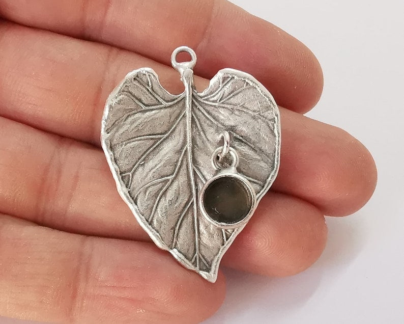 Leaf charm with round dangle cup bezel blank Antique silver plated brass charm (45x33mm) G25916