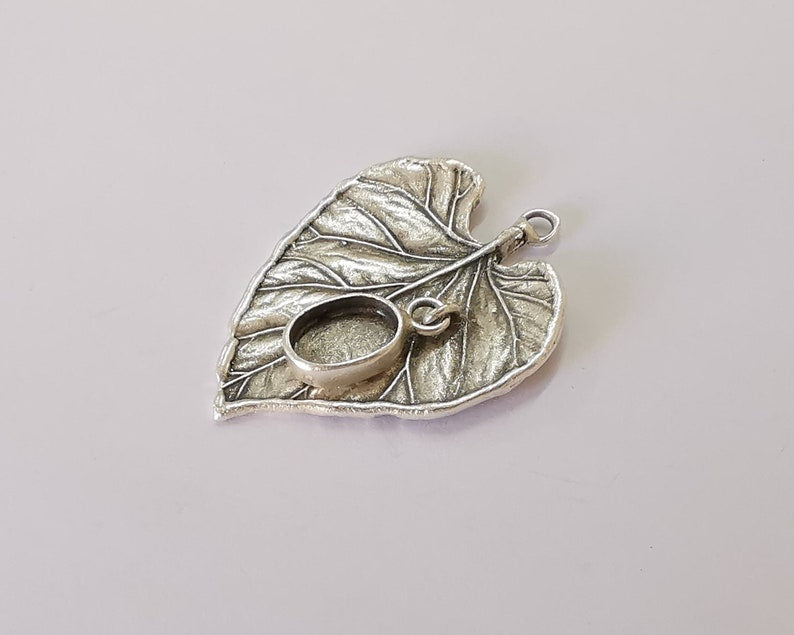 Leaf charm with oval dangle cup bezel blank Antique silver plated brass charm (45x33mm) G25919