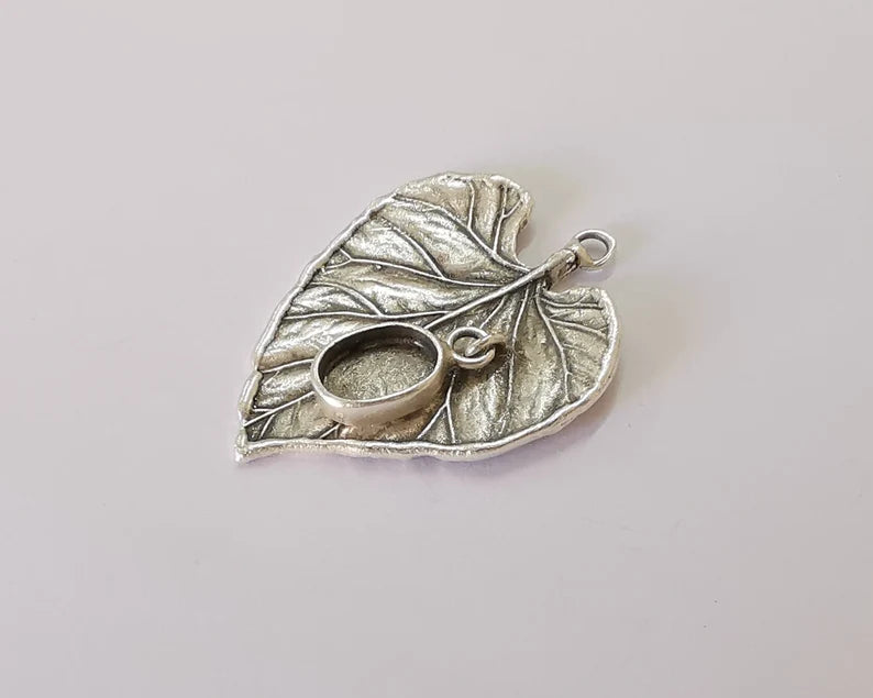 Leaf charm with oval dangle cup bezel blank Antique silver plated brass charm (45x33mm) G26035