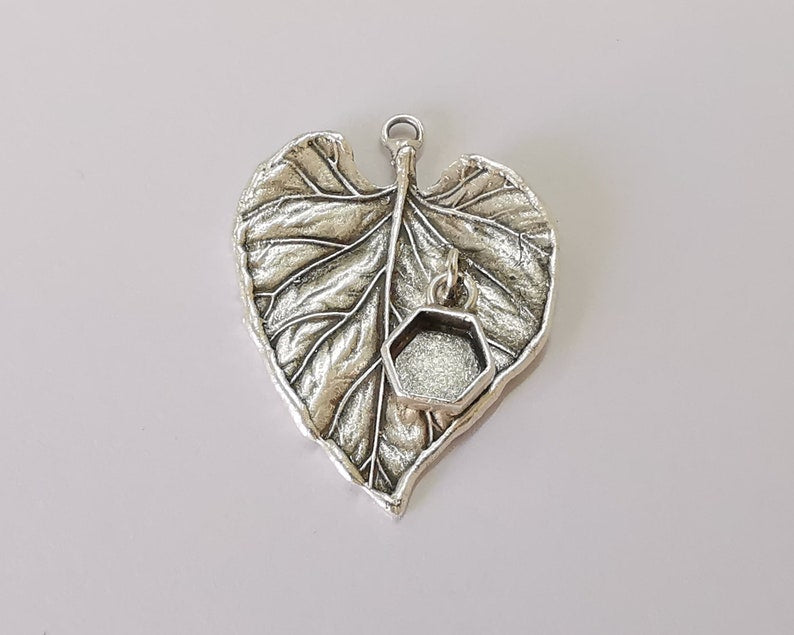 Leaf charm with Hexagonal Dangle Cup bezel blank Antique silver plated brass charm (45x33mm) G25928