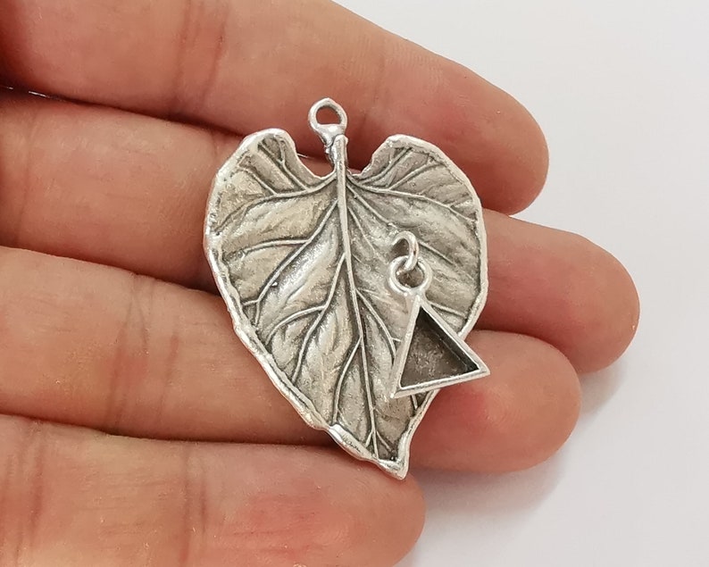 Leaf charm with Triangle dangle cup bezel blank Antique silver plated brass charm (45x33mm) G25935