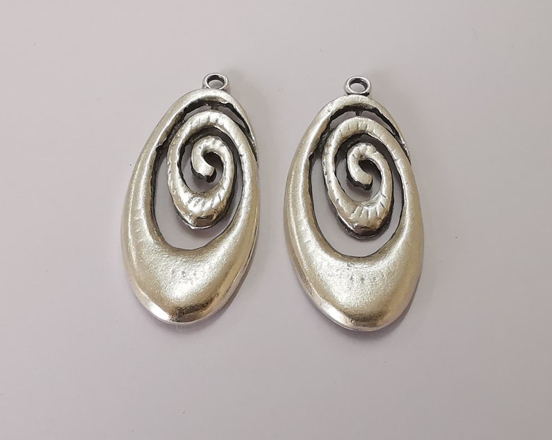 2 Oval swirl silver charms Antique silver plated charms (51x23mm) G25943