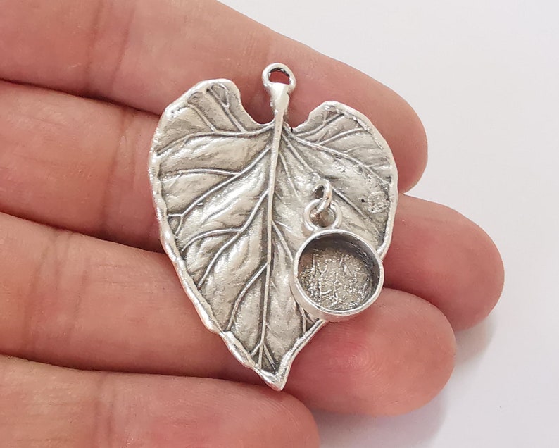 Leaf charm with round dangle cup bezel blank Antique silver plated brass charm (45x33mm) G25964