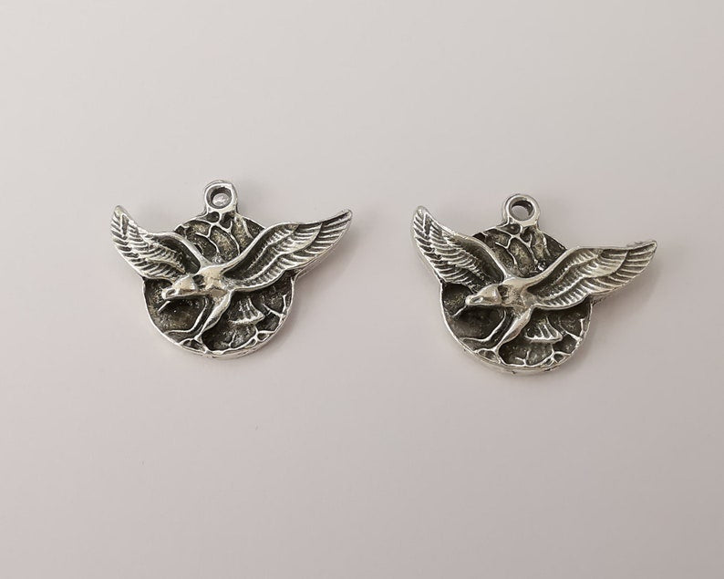 2 Eagle charms Antique silver plated charms (31x24mm) G25977