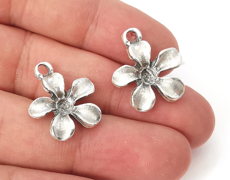 4 Flower charms Antique silver plated charms (23x19mm) G25979