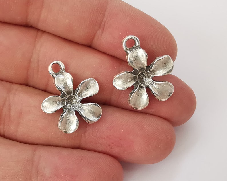 4 Flower charms Antique silver plated charms (23x19mm) G25979