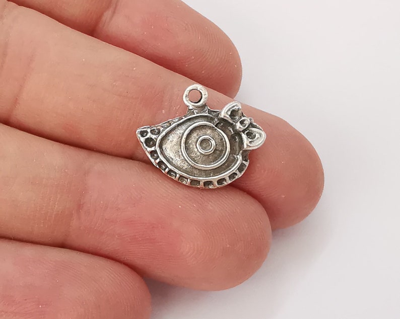 10 Eye ribbon charms Antique silver plated charms (19x16mm) G25985