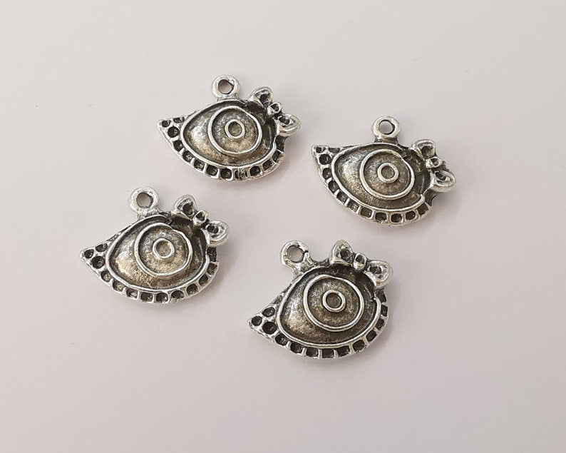 10 Eye ribbon charms Antique silver plated charms (19x16mm) G25985