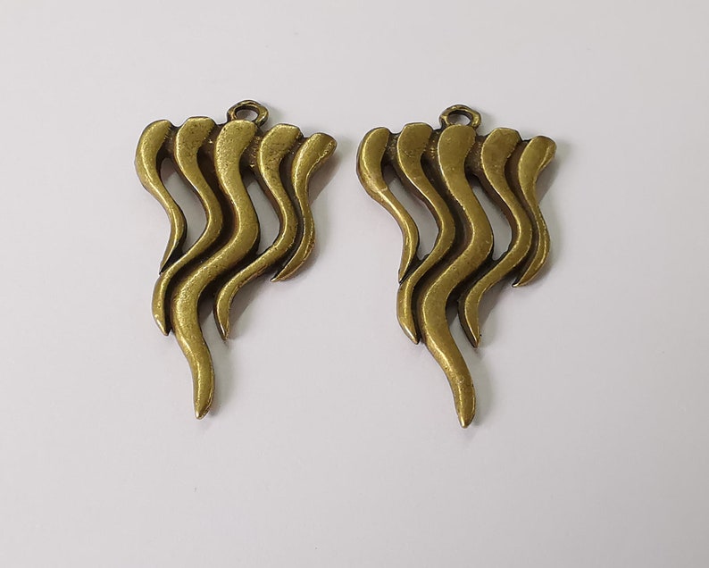 2 Antique bronze charms Antique bronze plated charms (47x26mm) G26005