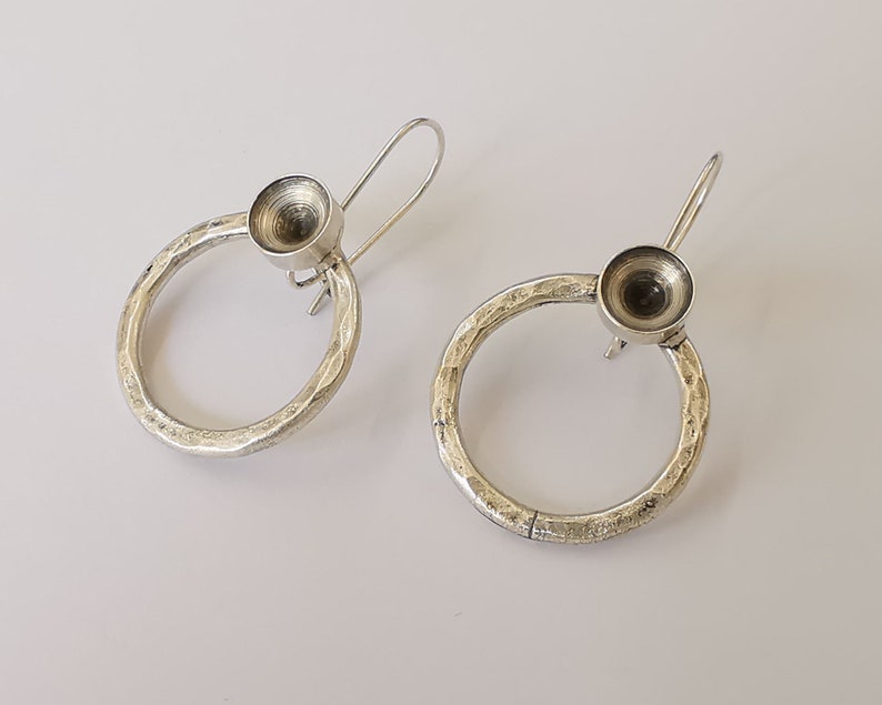 Hammered circle earring blank base settings resin cabochon inlay blank mountings Antique silver plated brass (8mm blank) 1 Set G26010