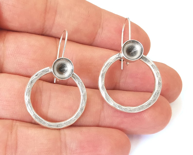 Hammered circle earring blank base settings resin cabochon inlay blank mountings Antique silver plated brass (8mm blank) 1 Set G26010