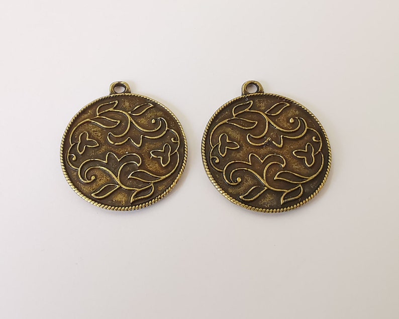 2 Flower round circle charms Antique bronze plated charms (32x27mm) G26020