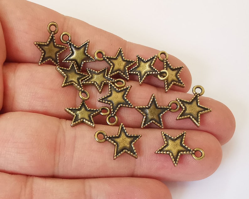 20 Stars charms Antique bronze plated charms (15x12mm) G26021
