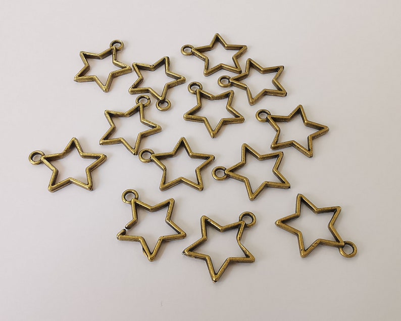 20 Stars charms Antique bronze plated charms (19x16mm) G26022