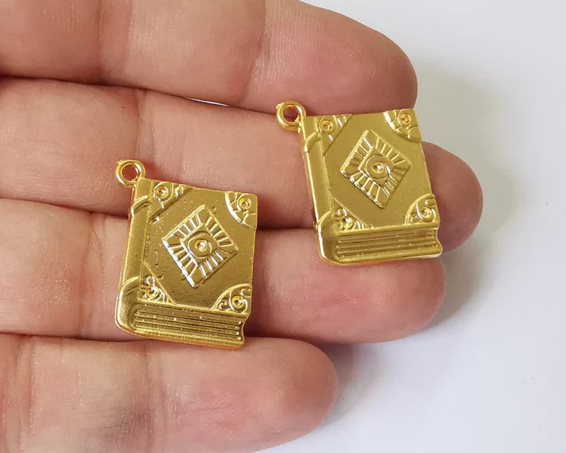 2 Book charms Gold plated charms (23x19mm) G26037