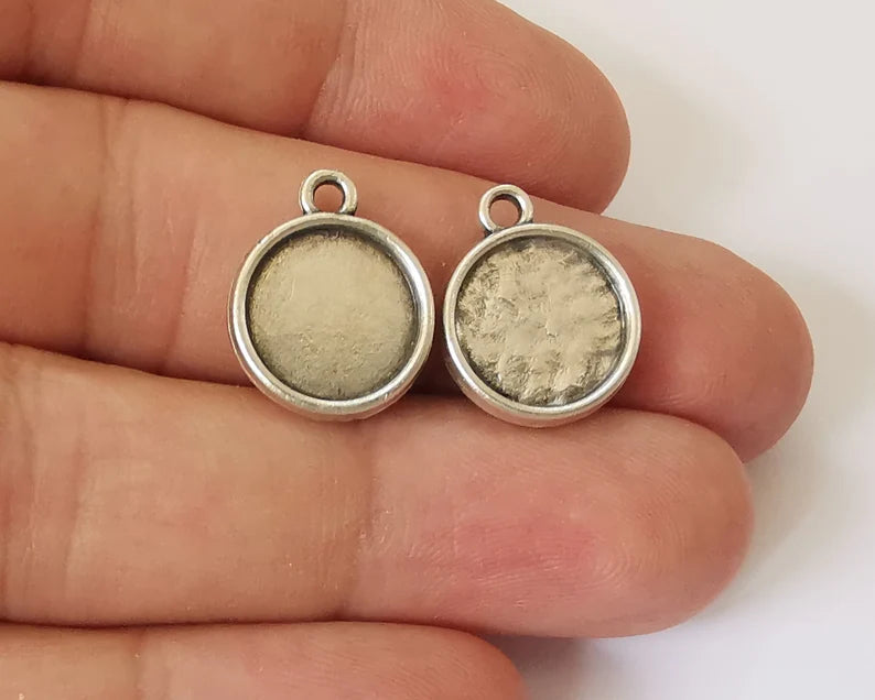 10 Round charms blank (blank on both sides ) Resin bezel Mosaic mountings Antique silver plated charms (18x15mm)( 12 mm blanks) G26042