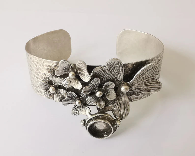 Flowers wire bracelet cuff blank bezel Glass cabochon base Adjustable antique silver plated brass (11mm ) G26043