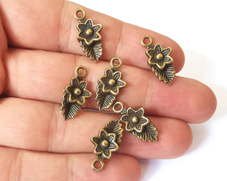 10 Flowers leaf charms Antique bronze plated charms (21x11mm) G26053