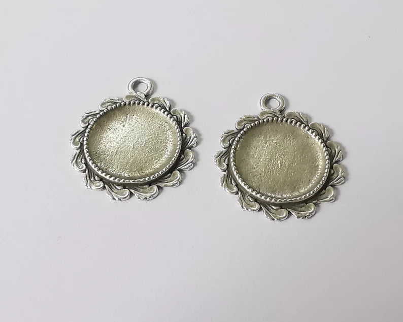 2 Silver frame charms pendant blank Antique silver plated (30x26mm) (18mm Blank Size) G26061