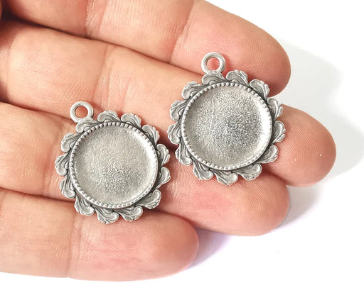 2 Silver frame charms pendant blank Antique silver plated (30x26mm) (18mm Blank Size) G26061