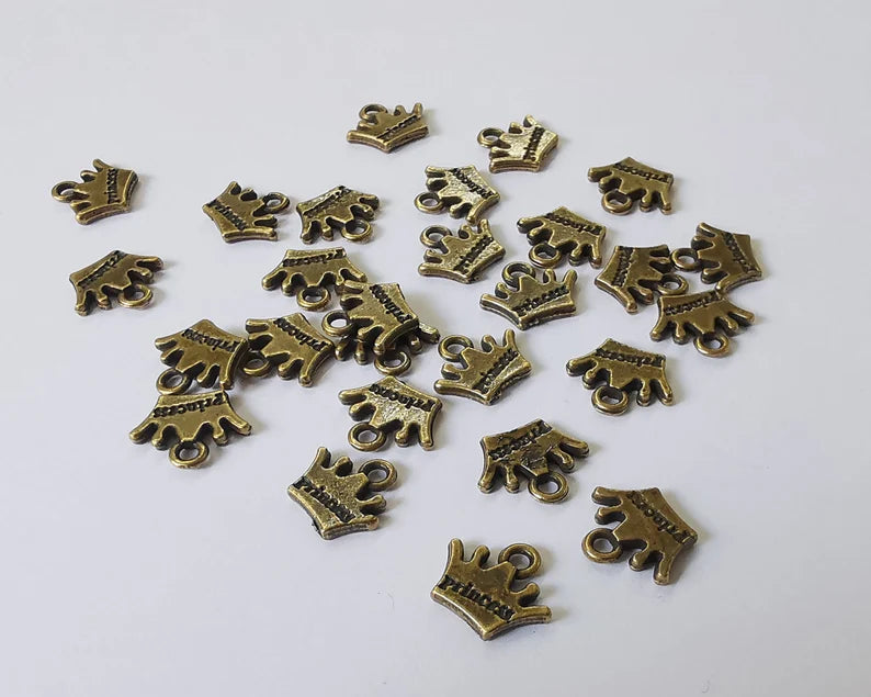 10 Crown charms (double sided) Antique bronze plated charms (12x10mm) G26066