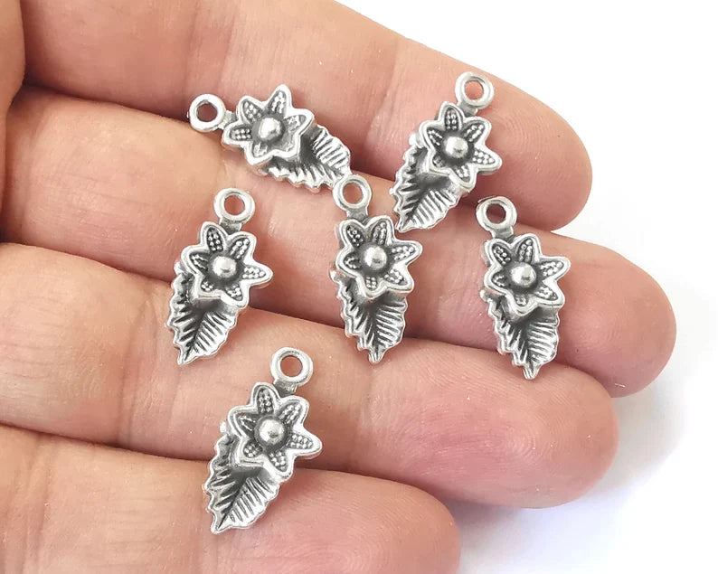 10 Flower leaf charms Antique silver plated charms (21x11mm) G26071