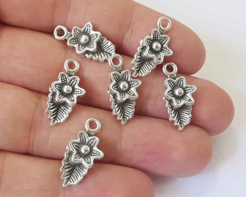 10 Flower leaf charms Antique silver plated charms (21x11mm) G26071