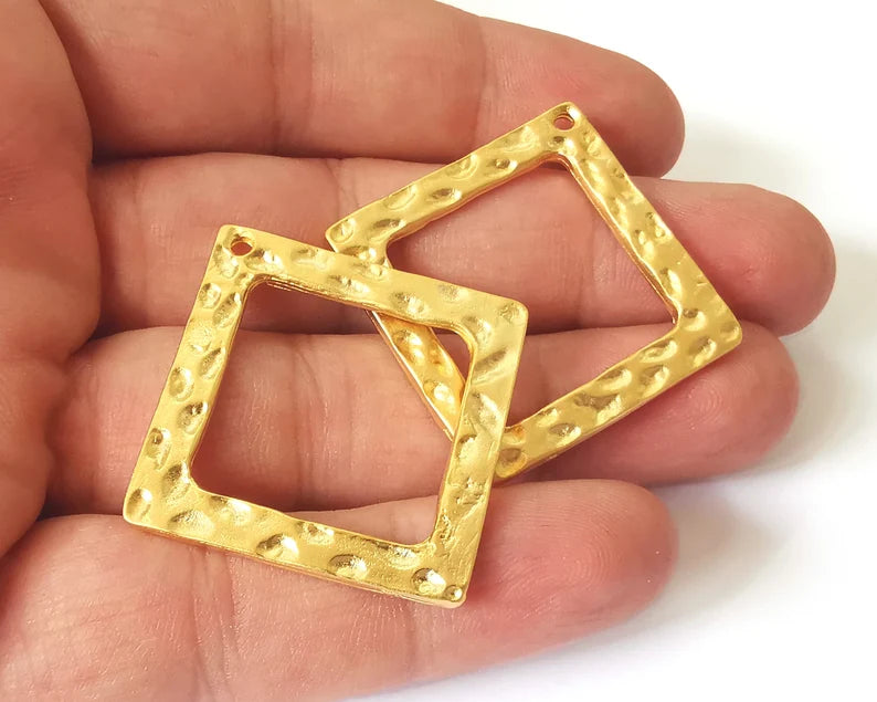 2 Square hammered connector charm Gold plated geometric findings (33mm) G26079