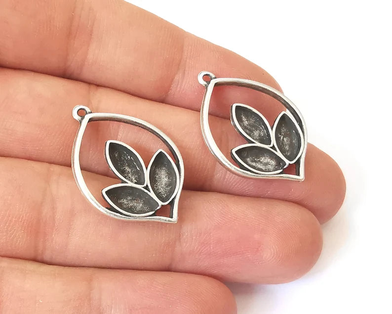 4 Silver marquise bezel charm blank base Antique silver plated 30x21mm (Blank Size 10x5mm) G26086