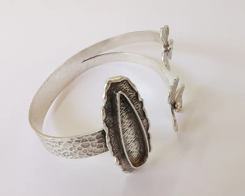 Flowers hammered bracelet cuff blank bezel Glass cabochon base Adjustable antique silver plated brass (34x9 mm ) G26091