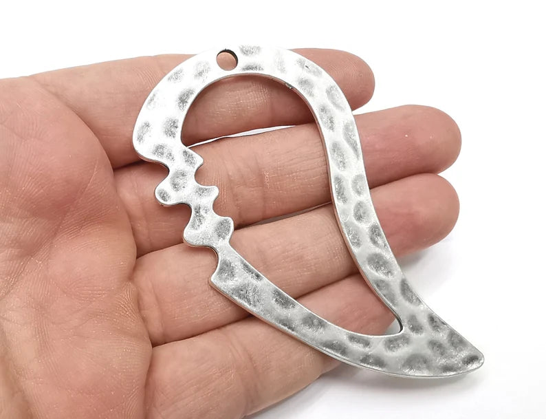 Hammered pendant Antique silver plated pendant (92x50mm) G26298