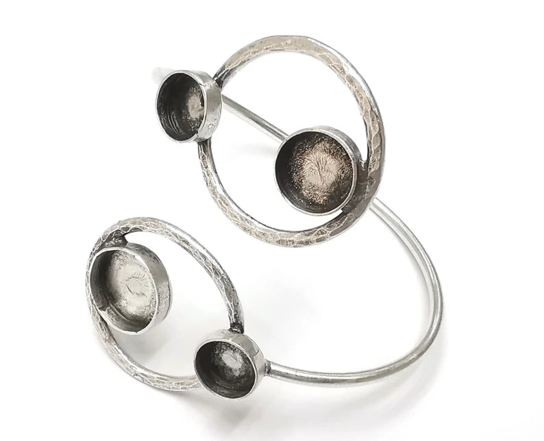 Circles hammered bracelet brass Cuff blank bezel Glass cabochon base Adjustable Antique silver plated brass G26318
