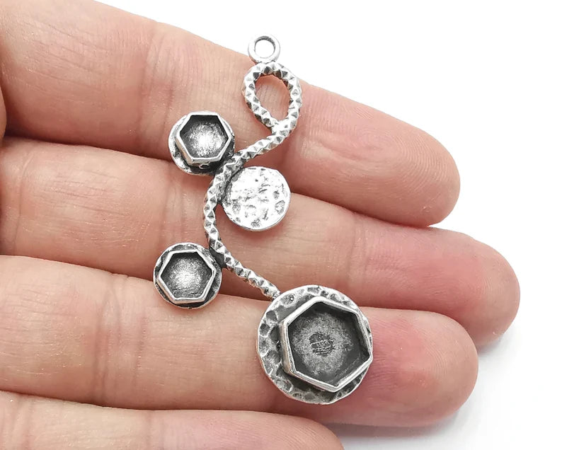Hammered pendant blank resin bezel mosaic mountings cabochon setting Antique silver plated brass (54mm) G26721