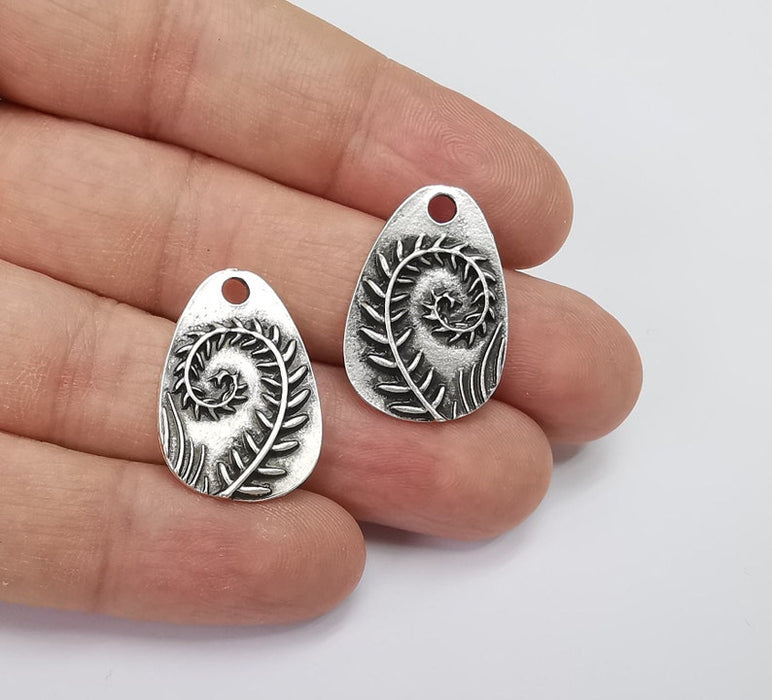 2 Branch leaves charms Antique silver plated charms (26x17mm) G25834