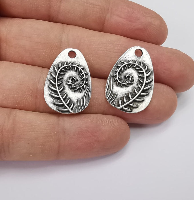 2 Branch leaves charms Antique silver plated charms (26x17mm) G25834