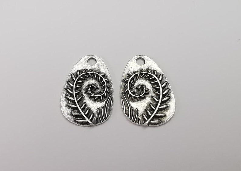 2 Branch leaves charms Antique silver plated charms (26x17mm) G25834