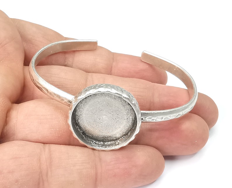 Round Bracelet Blank Cuff Bezel Cabochon Base Resin Mountings Adjustable Antique Silver Plated Brass Bracelet (22mm Blank) G26419