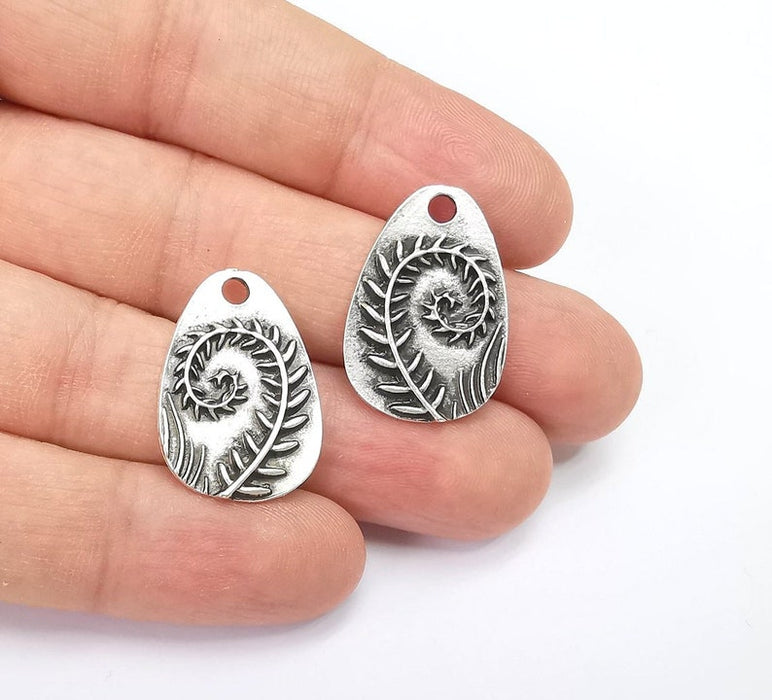 2 Branch leaves charms Antique silver plated charms (26x17mm) G25834