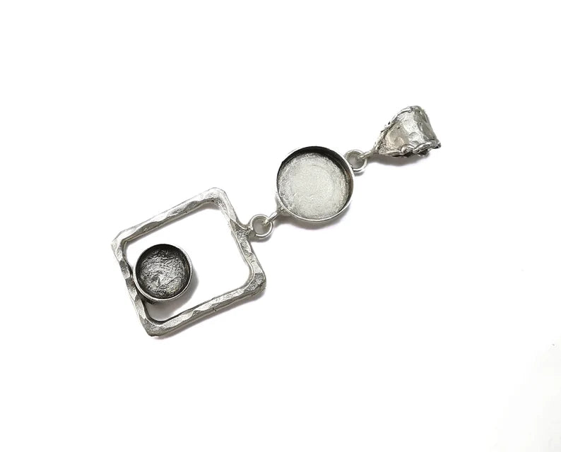 Silver Dangle Pendant Blank Resin Bezel Mosaic Mountings Cabochon Setting Antique Silver Plated Brass (70x22mm)(14mm - 10mm Bezels) G26449