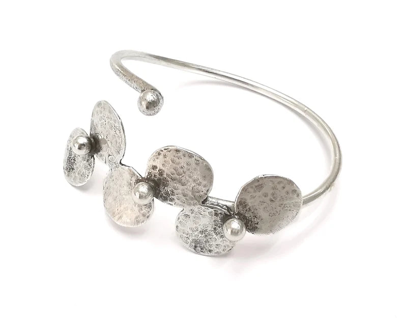 Hammered discs wire bracelet cuff blank bezel Glass cabochon base Adjustable antique silver plated brass (14mm ) G26262