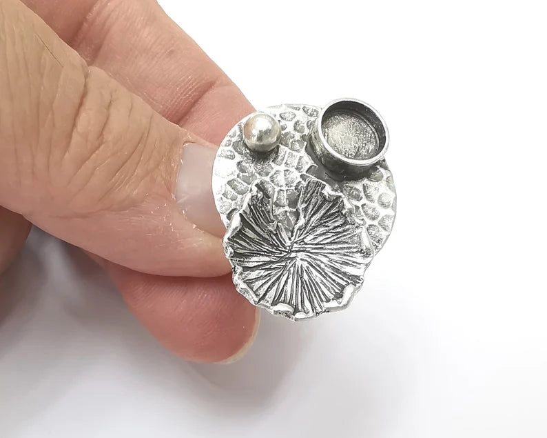 Hammered disc leaf blanks silver ring setting cabochon mounting adjustable ring base bezel Antique silver plated brass (8mm) G26266