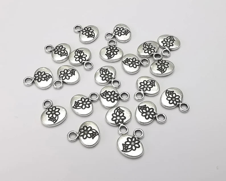 10 Oval flower charms (Double Sided) Antique silver plated charms (12x10mm) G26284