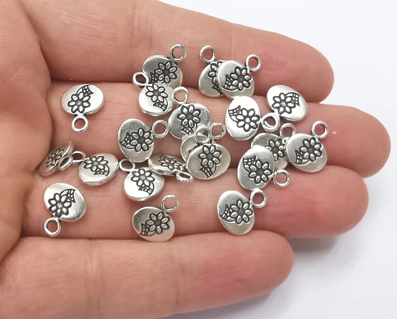 10 Oval flower charms (Double Sided) Antique silver plated charms (12x10mm) G26284