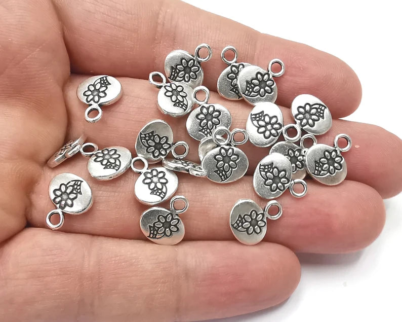 10 Oval flower charms (Double Sided) Antique silver plated charms (12x10mm) G26284