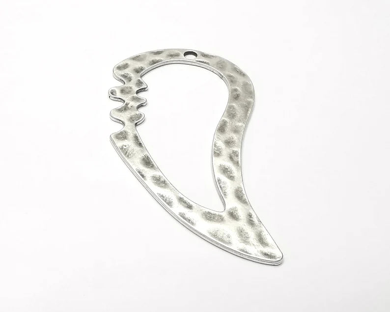 Hammered pendant Antique silver plated pendant (92x50mm) G26298