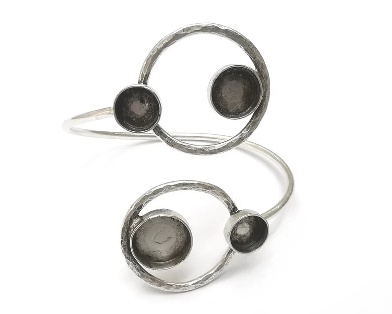 Circles hammered bracelet brass Cuff blank bezel Glass cabochon base Adjustable Antique silver plated brass G26318