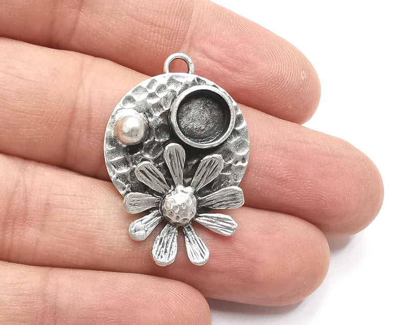 Flower hammered disc charm setting bezel blank Antique silver plated brass charm (8mm) G26329