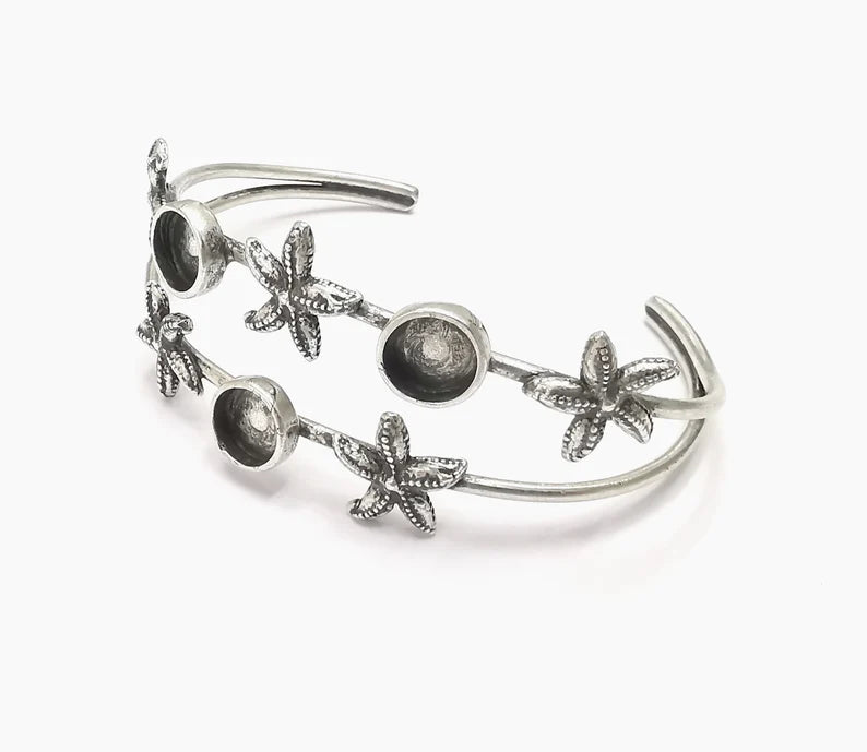 Starfish Bracelet Blanks, Cuff Bezels Cabochon Bases Resin Mountings, Cuff Frame, Antique Silver Plated Brass (8mm Bezels) G26604
