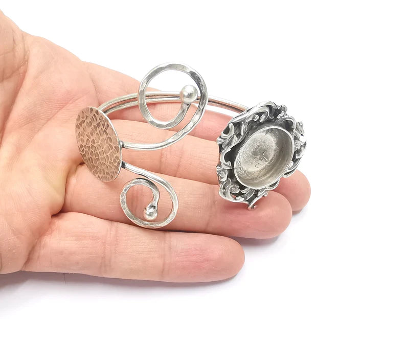 Flower Hammered Disc Bracelet Blanks Resin Cuff Dry Bezel Cabochon Base Adjustable Antique Silver Plated Brass (20mm Blank) G26605